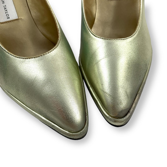 80's Designer metallic gold leather pumps - Picture 5 of 13